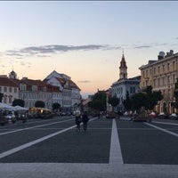 Foto diambil di Rotušės aikštė  | Town Hall Square oleh Assyl T. pada 7/4/2018