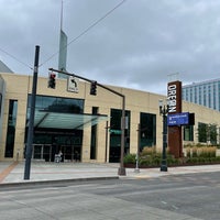 Foto diambil di Courtyard Portland Downtown Convention Center oleh Diana M. pada 8/11/2022