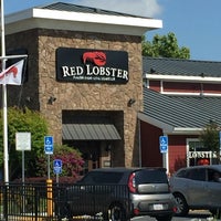 Photo taken at Red Lobster by Daniel G. on 5/8/2016