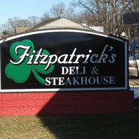 Foto tirada no(a) Fitzpatrick&amp;#39;s Deli &amp;amp; Steakhouse por Patricia M. em 2/10/2013