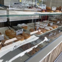 Photo taken at Kettle Glazed Doughnuts by Misuzu M. on 9/22/2022