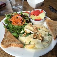 3/7/2015에 Cynthia C.님이 Brownstone&amp;#39;s Bistro &amp;amp; Bar에서 찍은 사진