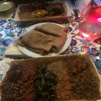 Das Foto wurde bei Meskel Ethiopian Restaurant von Thu-Hong N. am 7/3/2014 aufgenommen