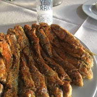 Photo taken at Mavi Yeşil Balık Restaurant by Aykut S. on 4/20/2017