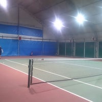 Das Foto wurde bei Darüşşafaka Tenis Park Akademi von Merve Ç. am 11/17/2014 aufgenommen