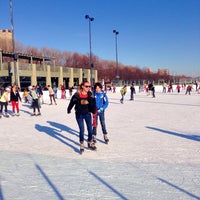 Photo taken at Midway Plaisance Ice Rink by Laurassein on 11/30/2013