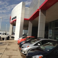 รูปภาพถ่ายที่ Don McGill Toyota โดย Peter S. เมื่อ 11/19/2012