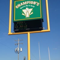 รูปภาพถ่ายที่ Champion&#39;s Sports Bar and Grill โดย Tracey S. เมื่อ 8/23/2013