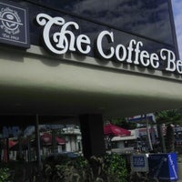Foto scattata a The Coffee Bean &amp;amp; Tea Leaf da ✈--isaak--✈ il 10/18/2012