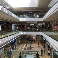 Foto tirada no(a) Mall of Split por Luisen R. em 8/13/2021