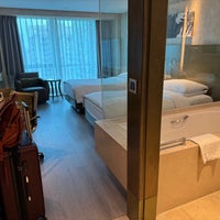 Foto diambil di The Eton Hotel Shanghai (裕景大饭店) oleh Artiom A. pada 4/24/2024
