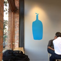 Photo taken at Blue Bottle Coffee by Natalia T. on 11/29/2016