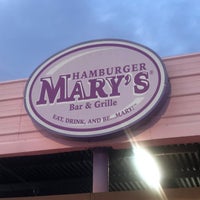 Foto scattata a Hamburger Mary&amp;#39;s da Billy C. il 9/13/2022