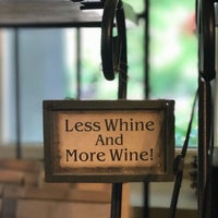 Foto diambil di Knapp Winery &amp;amp; Vineyard Restaurant oleh Marie F. pada 7/8/2017