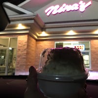 Foto diambil di Nina&amp;#39;s Custard oleh Marie F. pada 5/14/2017