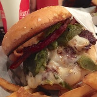 Foto scattata a Killer Burger da Christopher T. il 12/7/2014