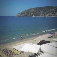 รูปภาพถ่ายที่ Güneş Beach Hotel โดย FeRHaT C. เมื่อ 6/11/2018