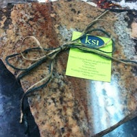 รูปภาพถ่ายที่ Knoxville&amp;#39;s Stone Interiors โดย Kelly M. เมื่อ 12/17/2012