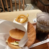 Photo taken at MOS Burger by のぞみレイルスター on 8/17/2022