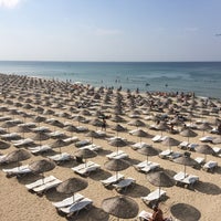 Photo taken at Florya Güneş Plajı by Metin E. on 8/6/2016