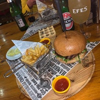 Das Foto wurde bei Meatballs Burger House von Aslı Ç. am 4/8/2019 aufgenommen