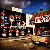 Foto tomada en Pro fight shop  por karim n. el 2/9/2013