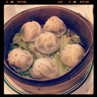 Снимок сделан в Shanghai Restaurant пользователем Kim Yu N. 12/30/2012