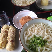 Photo taken at うどん処 おおだ by Hirossi K. on 4/26/2014