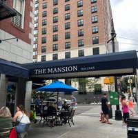 Photo prise au Mansion Restaurant par Brendan B. le8/28/2022