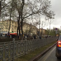 Photo taken at Сквер у м. Автозаводская by Aleksey on 4/27/2016