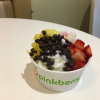 Photo taken at Pinkberry by Andrew O. on 8/7/2016