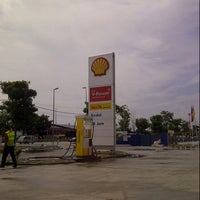 Photo prise au Shell Baru Jenjarom par Syufri S. le11/5/2013