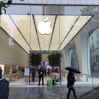 Photo taken at Apple België by Cédric D. on 9/17/2015