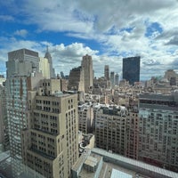 Foto tirada no(a) Hilton New York Times Square por Brent H. em 8/8/2023