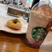 Photo taken at Starbucks by まじぇんぬ 1. on 2/26/2022