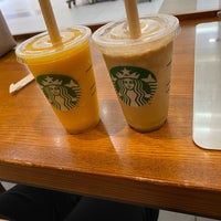 Photo taken at Starbucks by まじぇんぬ 1. on 7/24/2022