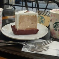 Photo taken at Starbucks by まじぇんぬ 1. on 2/15/2020