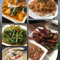 Foto diambil di E-Sarn Thai Cuisine oleh Stacy pada 2/12/2022