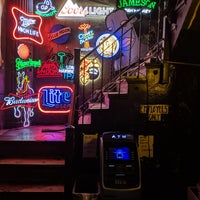 5/27/2019 tarihinde Jonziyaretçi tarafından 7B Horseshoe Bar aka Vazacs'de çekilen fotoğraf