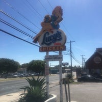 Photo taken at Lucy&amp;#39;s Fried Chicken by Julian F. on 10/18/2017