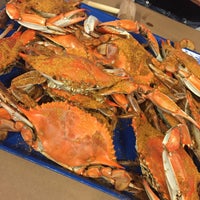 Das Foto wurde bei Blue Ridge Seafood von ᴡ K. am 7/17/2016 aufgenommen
