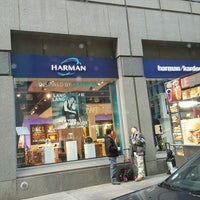 รูปภาพถ่ายที่ HARMAN Flagship Store โดย Rona G. เมื่อ 2/1/2017
