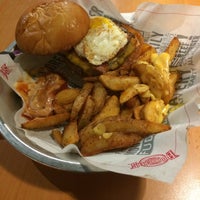 Photo taken at Fuddruckers by Charles T. on 5/18/2017