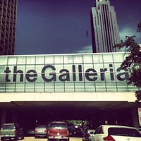 รูปภาพถ่ายที่ The Galleria โดย Vivian เมื่อ 5/12/2013