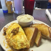 Photo taken at American Pie Diner by Anthony Wayne D. on 9/4/2016