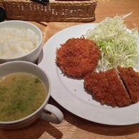 Photo taken at 豚と野菜のレストラン キッチン田 DEN by hygro on 4/20/2013