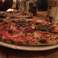 Снимок сделан в Sodo Pizza Cafe - Walthamstow пользователем Tom L. 5/25/2018