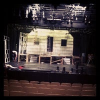 รูปภาพถ่ายที่ Ignite Theatre @ The Aurora Fox โดย Keith R. เมื่อ 12/17/2012