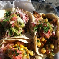 รูปภาพถ่ายที่ Chupacabra Food Truck โดย Lauren C. เมื่อ 11/26/2012