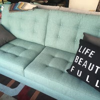 Foto tirada no(a) Sofa Creations por Laura A. em 11/27/2016